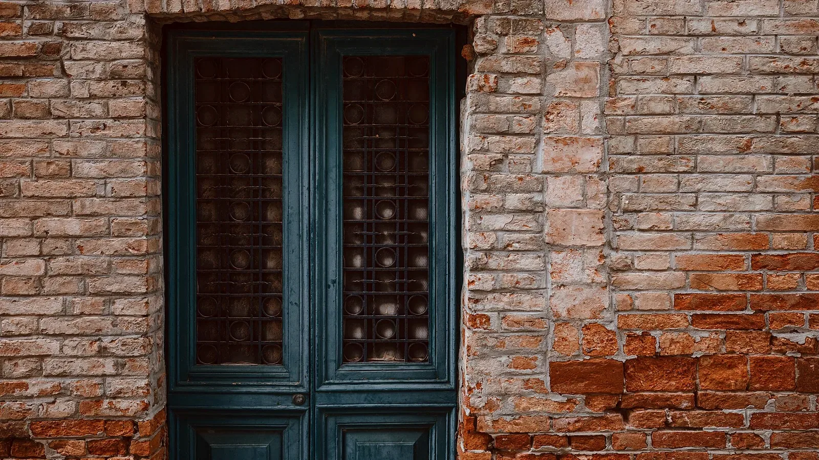 Behavioral Lead Scoring: Alerting Sales When Prospects Re-Visit Key…